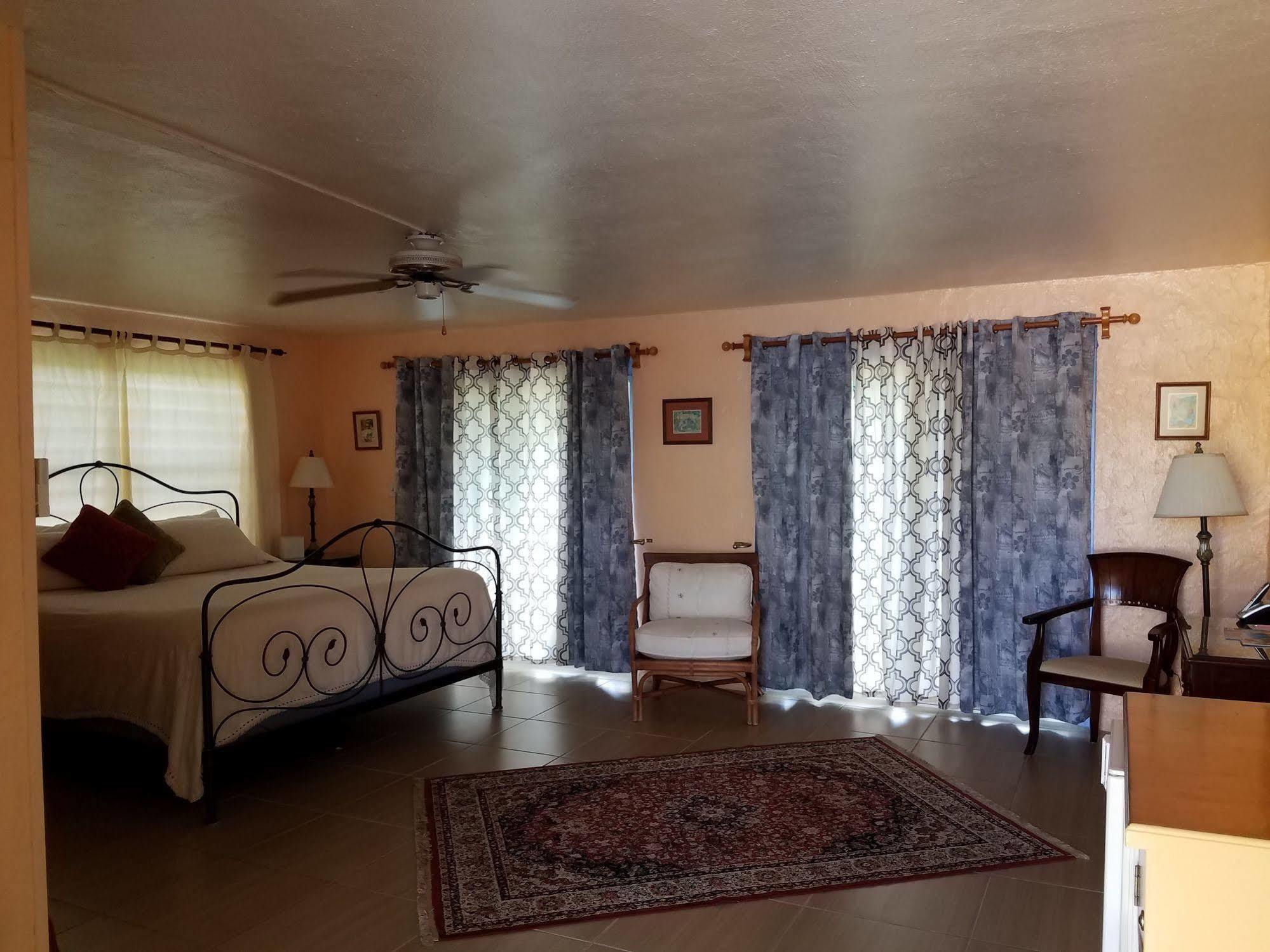 Carringtons Inn Saint Croix Island Екстер'єр фото