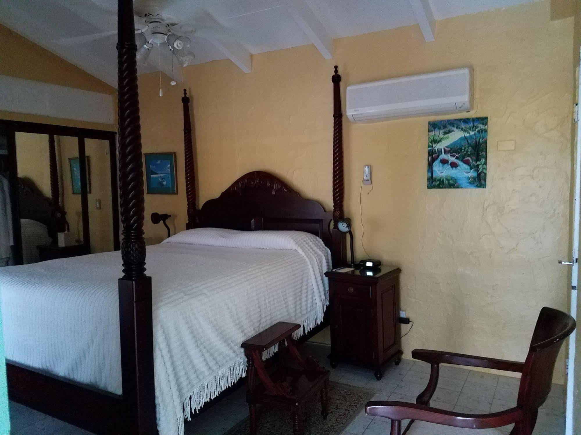 Carringtons Inn Saint Croix Island Екстер'єр фото